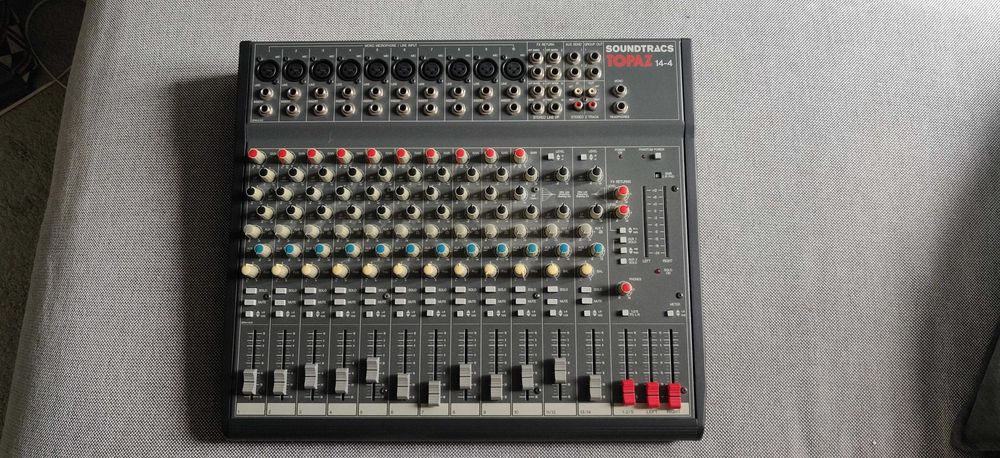 Mesa mistura Soundtracs Topaz 14-4