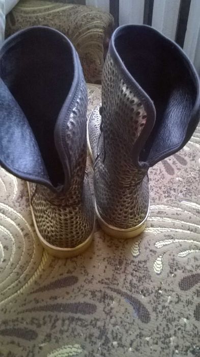 Botki Venezia Oro-Nero. rozm.40. skóra