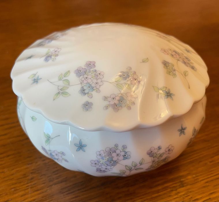 Порцелянова кругла скринька Wedgwood англійська