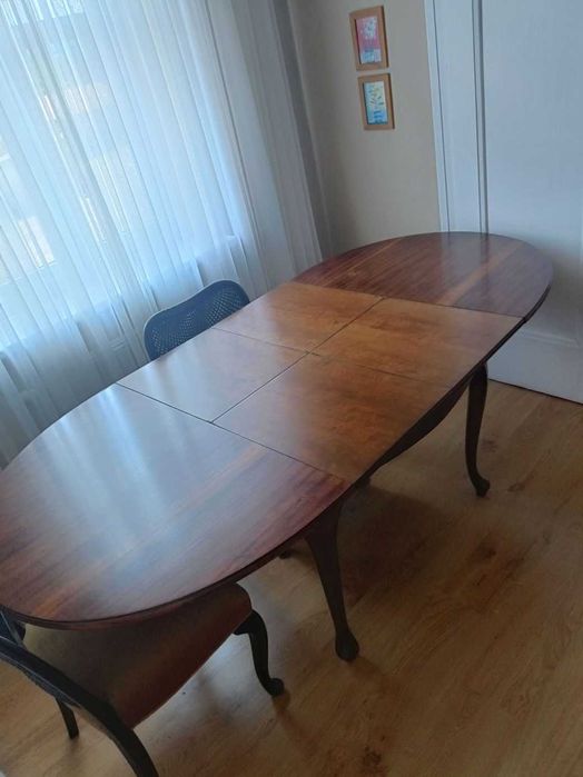 Stół rozkładany z 4 krzesłami w stylu Chippendale