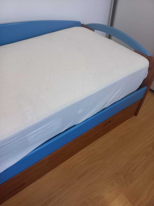 Cama solteiro bom estado