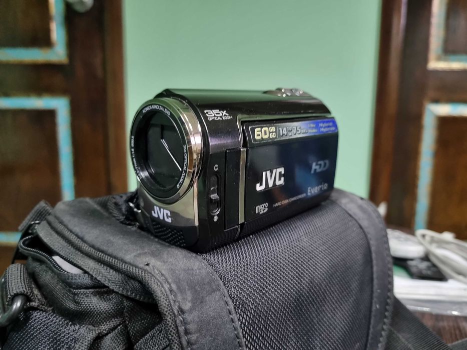 Продам Видеокамеру JVC Everio GZ-MG360B Black