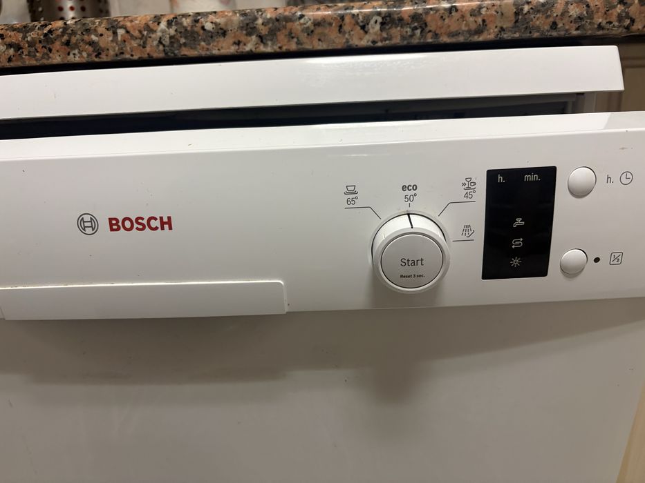 Maquina de lavar loiças Bosh semi-nova