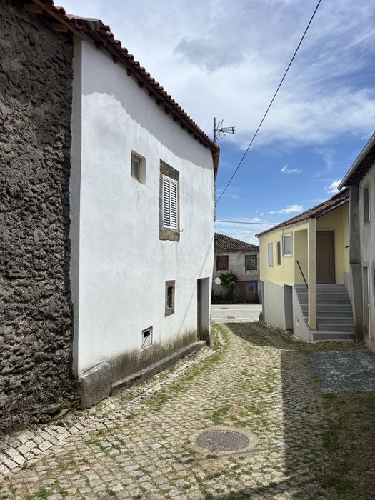 Vendo ou  permuto por casa no litoral, casa junto albufeira do azibo