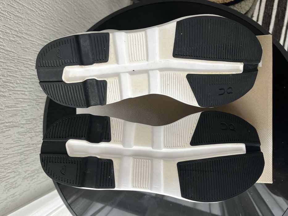 Кросівки On Cloudzone 27.5см