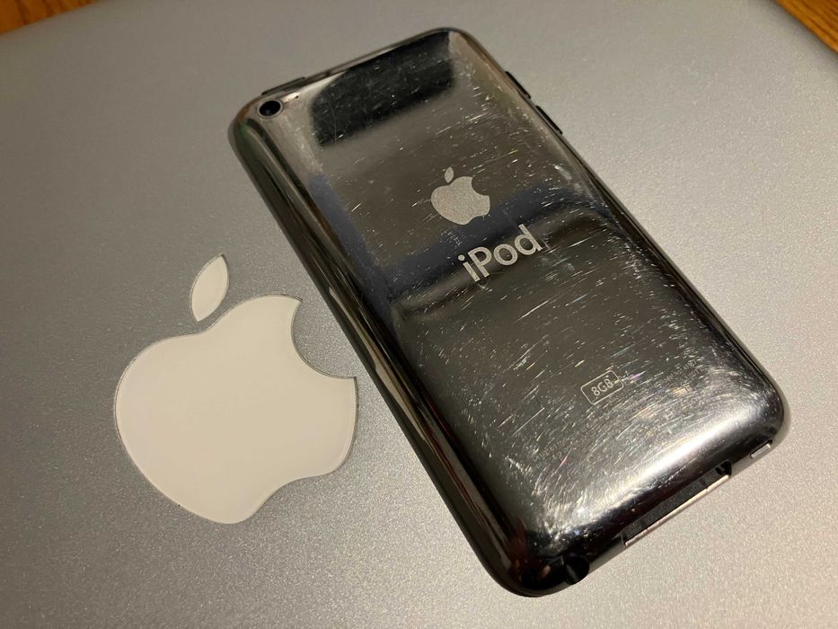 Apple iPod touch 4 / ЦАП Cirrus Logic \ Батарея до 40 год. музики