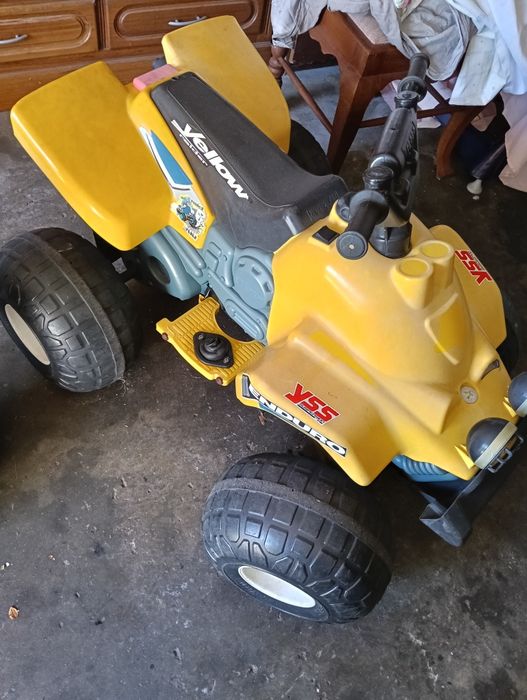 Moto quatro criança