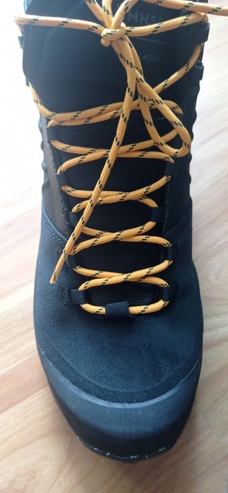 Botas Quechua novas 45