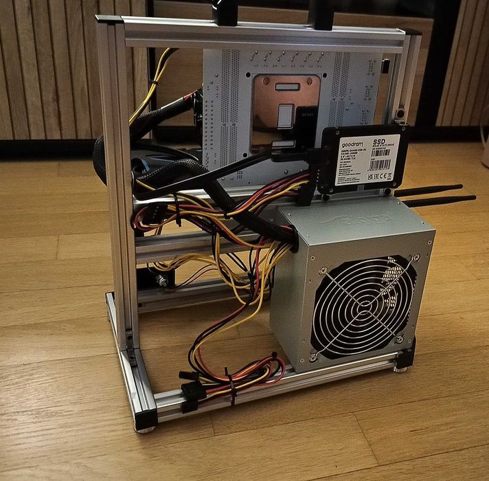 Kompaktowy komputer, Intel Xeon E5 2676 V3, RTX 2060, SSD, Windows 10