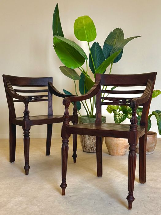 Stary fotel krzesło drewno egzotyk kolonialne ciemne boho rustykalne