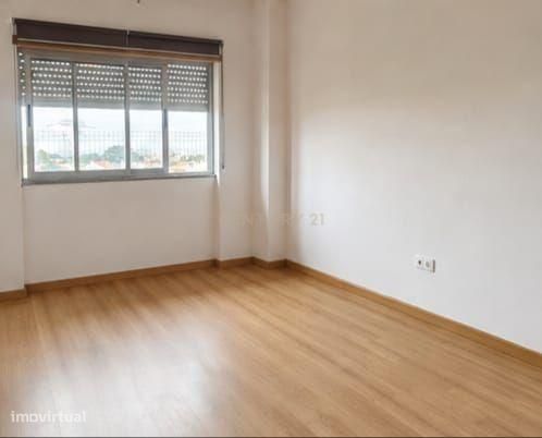 Apartamento T3 em Santo António da Charneca, Barreiro