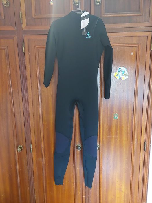 Fato de surf novo ainda com etiqueta