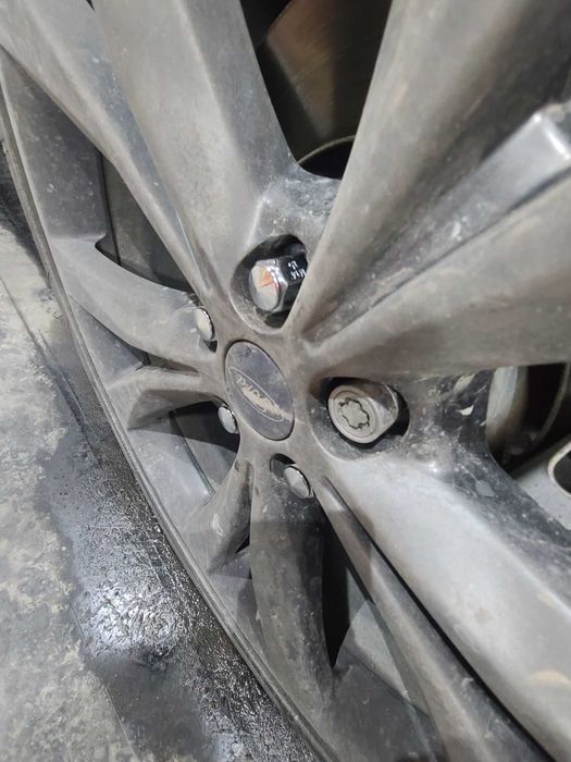 Гайка колеса Ford Edge цельнолитая 21 ключ. = 1700 грн/20 шт