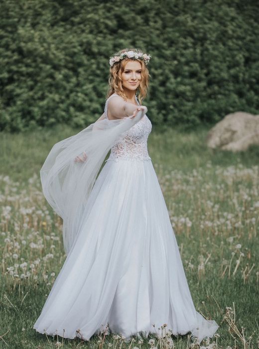 Delikatna, zwiewna Suknia ślubna