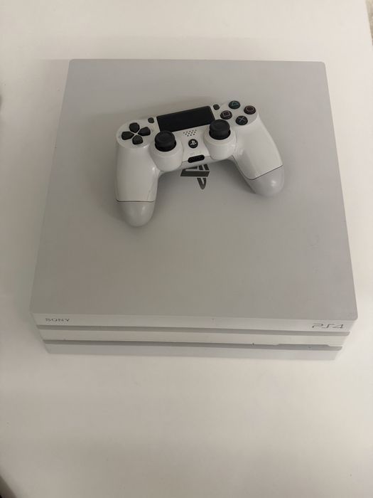 Konsola PS4, Playstation 4 Pro Biała / Glacier White 1TB (CUH-7216B) + biały pad i okablowanie
