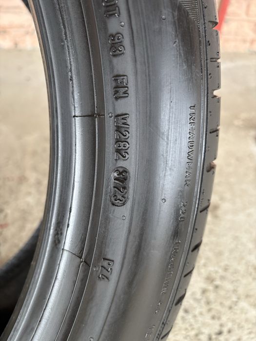 Пара літніх шин 285/40R21 Pirelli P Zero