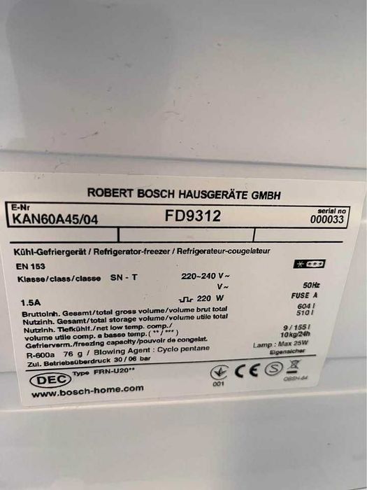Lodówka dwuskrzydłowa z kostkarką Bosch