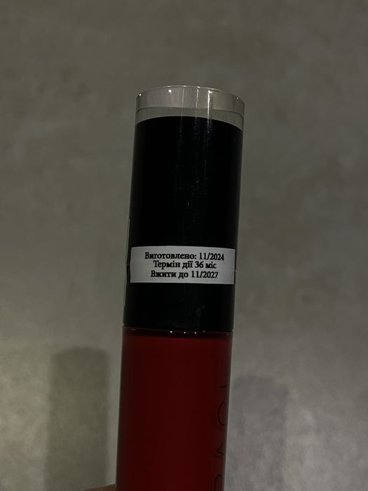 Червона помада Nouba