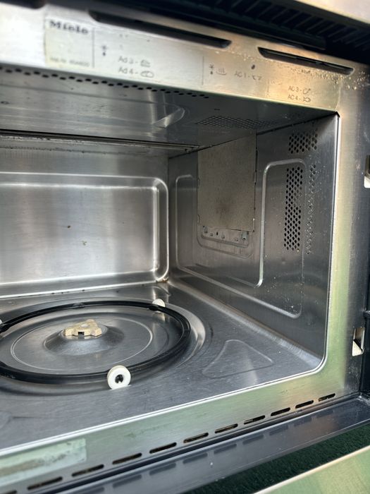 Вбудована мікрохвильова піч Miele  піч під забудову