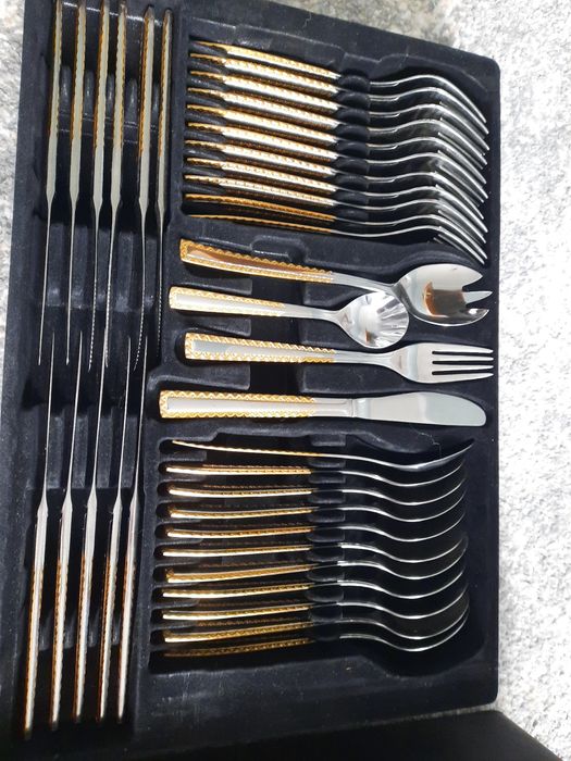 Набор на 12 персон вилки, ложки, ножи, в кейсе