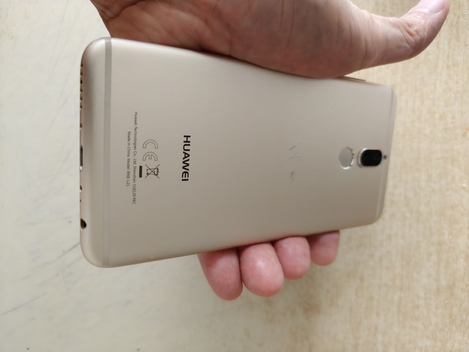 Sprzedam klasyczny smartfon Huawei mate 10 lite. 4/64. Stan idealny