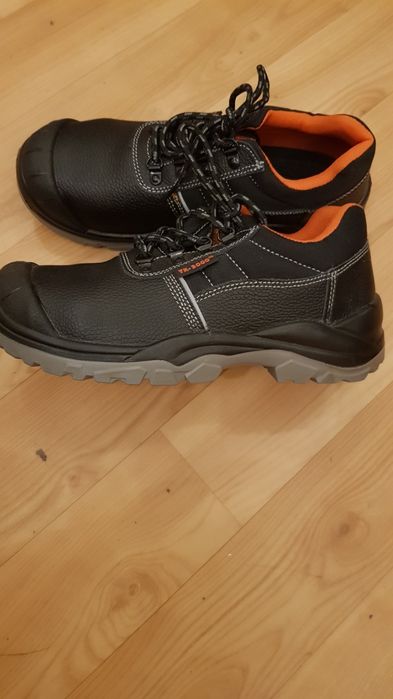 Продам ботинки рабочие.