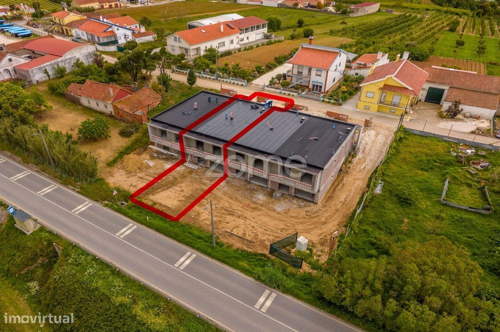 Moradia T3 com Piscina e garagem Perto de São Martinho
