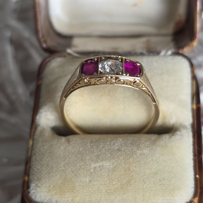R.13 Antyk Pierścionek Diament 0.3ct Rubiny 0.4ct Złoto 585 WYCENA 5500zl