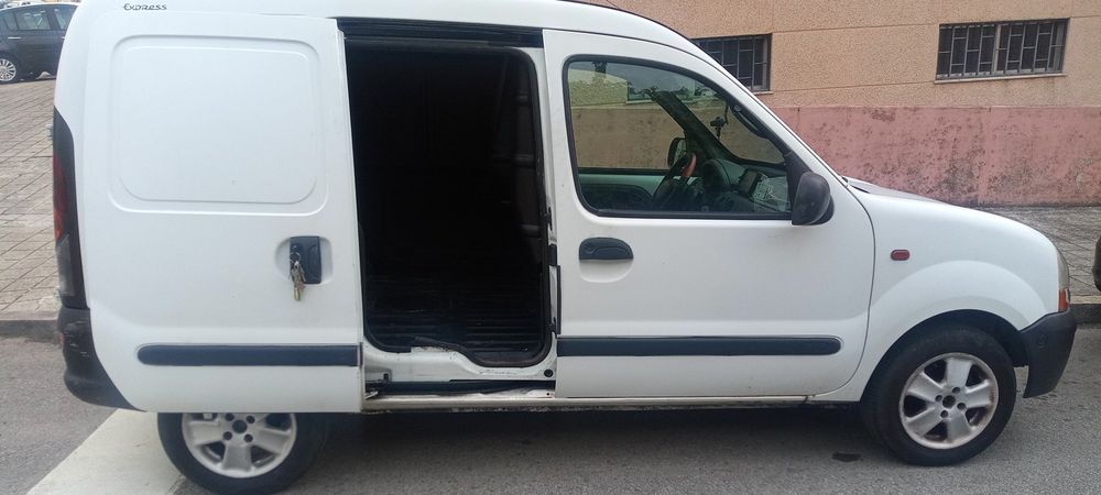 Precisa de uma carrinha para fazer pequenos fretes? Eu resolvo!