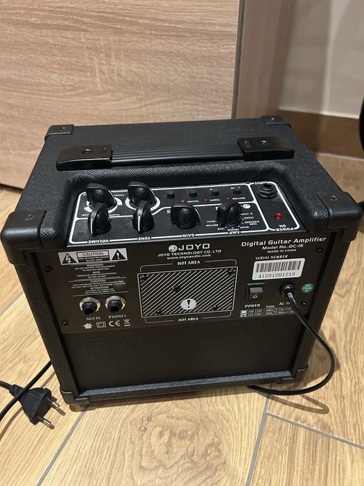 Sprzedam wzmacniacz wraz z gitara i kablem AUX