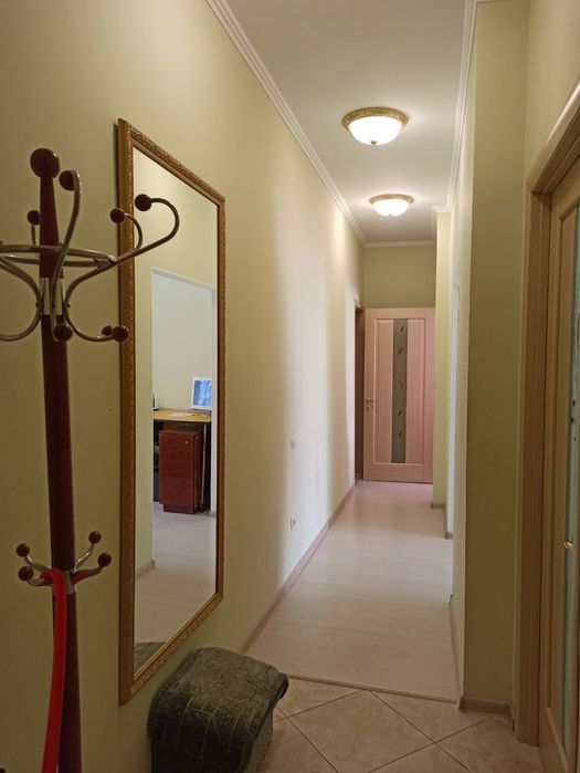 Кімната в 3-х кімнатній квартирі. Світло 24/7