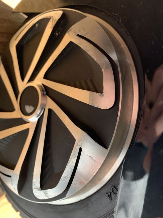 Elektryczna deskorolka SKYMASTER 2 Wheels 8 BT Speaker czarno-czerwony