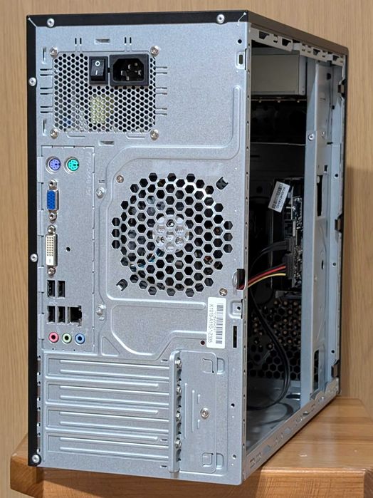 2 komputery stacjonarne i3 3220 i C2D E7500