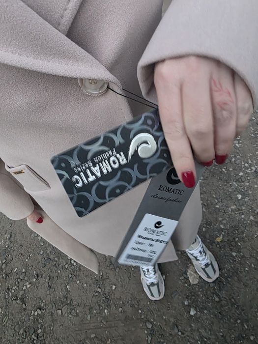 Продам пальто нове