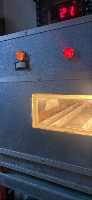 Chocadeira com controlo de temperatura e viragem automática