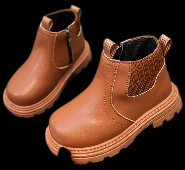 Осінні черевики для дівчинки.