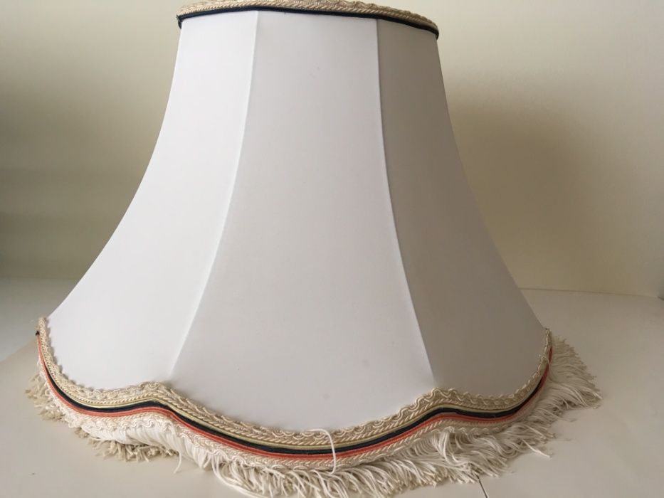 Candeeiro em Porcelana Mendecor + Abajur