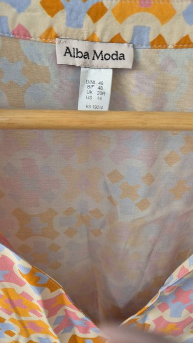 Ніжно-яскрава жіноча блуза бренду Alba Moda