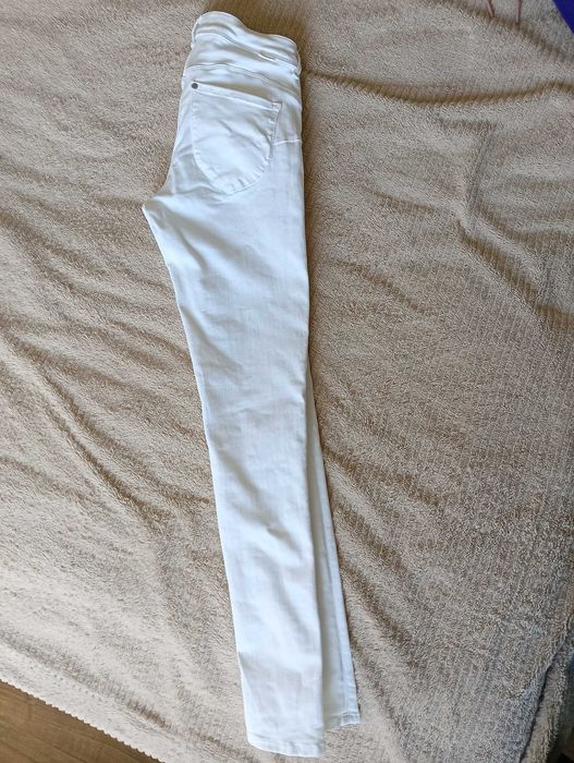 Biale spodnie jeansowe H&M rozm. 27/30