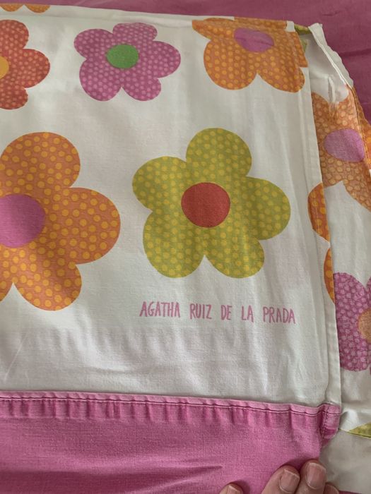 Conjunto de lençois, cama solteiro .  Marca Agatha Ruiz