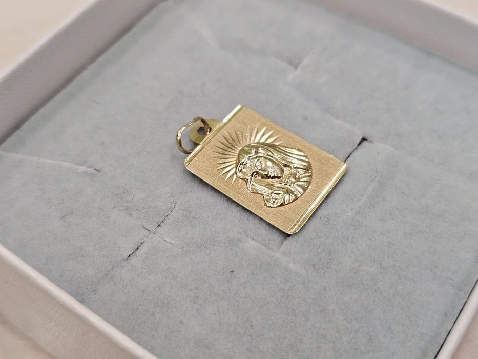 Złoty piękny prostokątny WISIOREK MATKA BOSKA PR 585