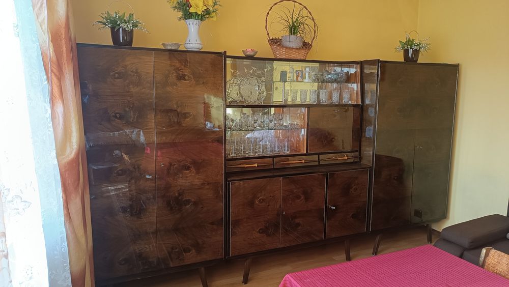 Meble z PRL wysoki połysk