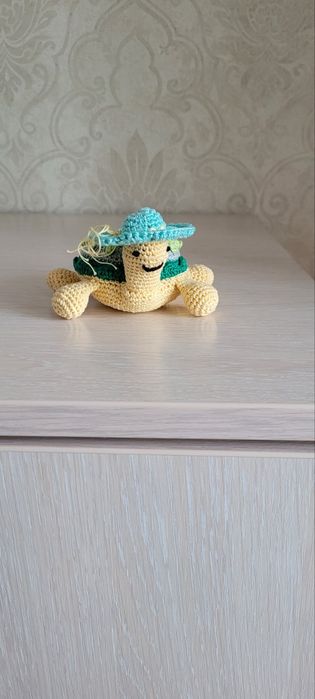 Черепашка модниця