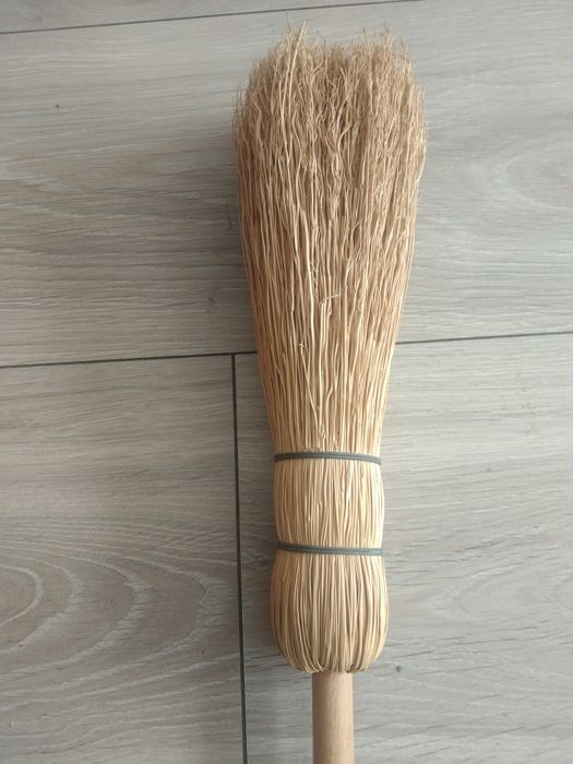 Mała miotełka drewniana