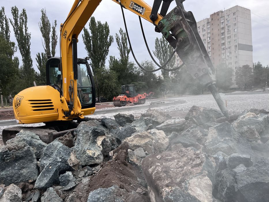 Міні екскаватор послуги гідромолот гідробур