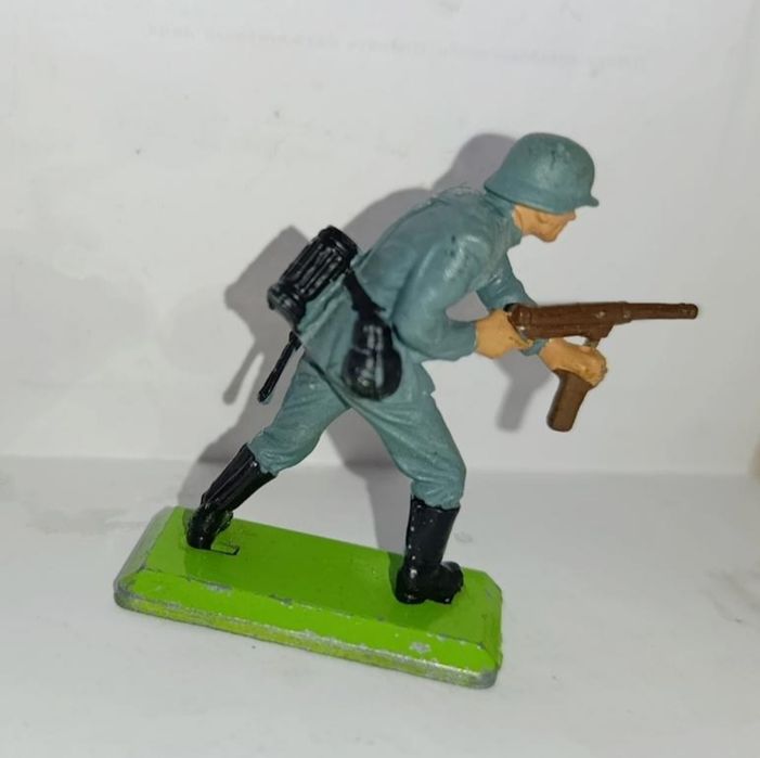 Винтажная фигурка солдата Вермахта времён  2-й мировой Britain's LTD, 1971г