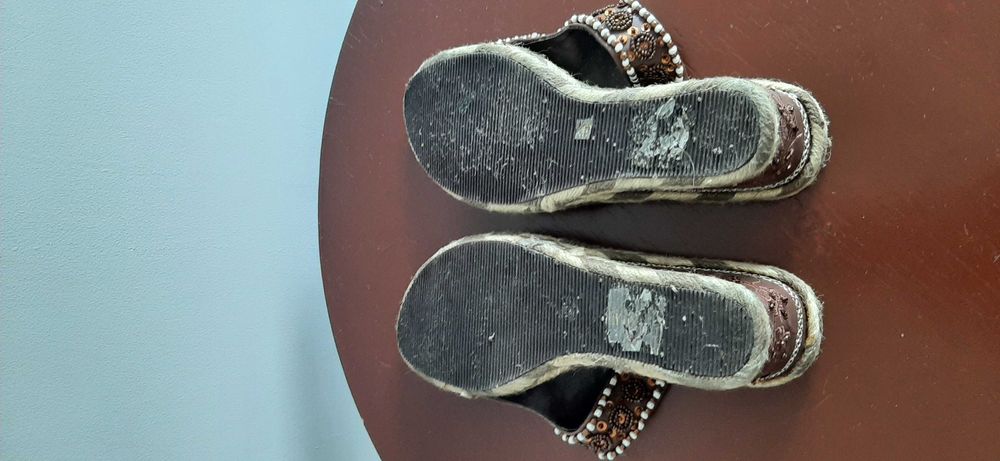 Japonki na koturnie 38 z koralikami na lato