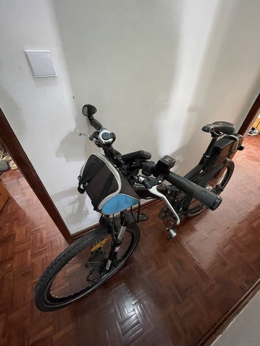 Bicicleta Elétrica Dobrável c/ Bateria, Carregador e Alforje
