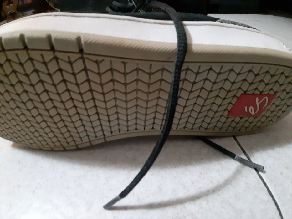 Tenis bota numero 43