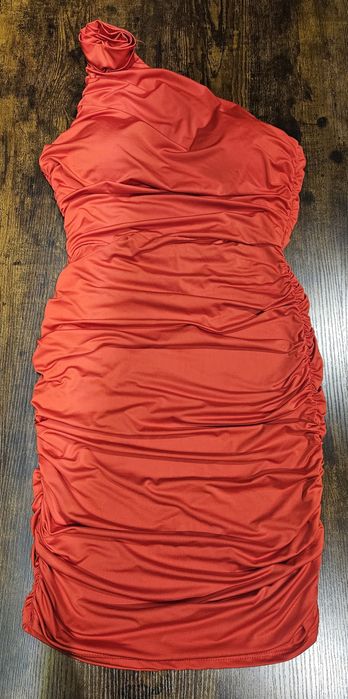 Sukienka czerwona z różą rozmiar S